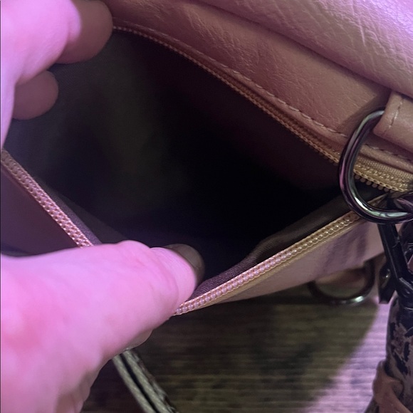 NWOT Imperial Horse Peach Crossbody Bag - Picture 3 of 6